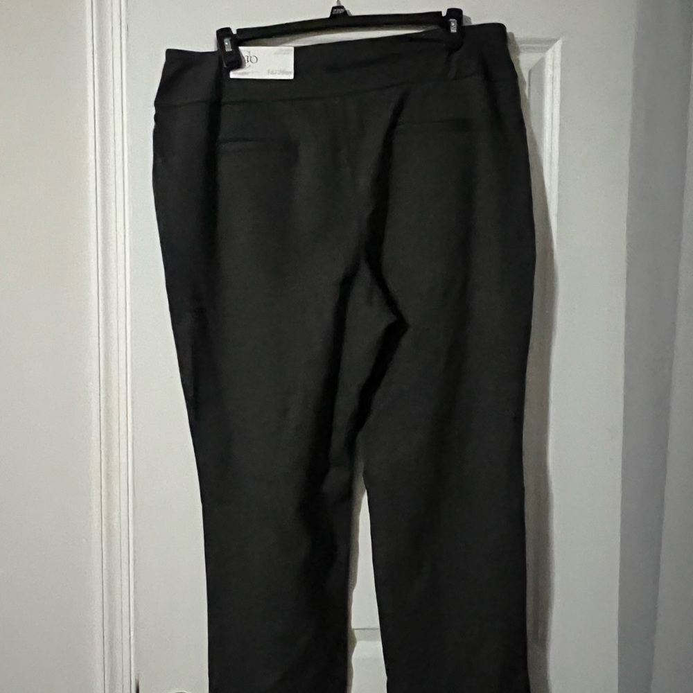 New with tags Cato 18/20w petite pull on ponte pants.